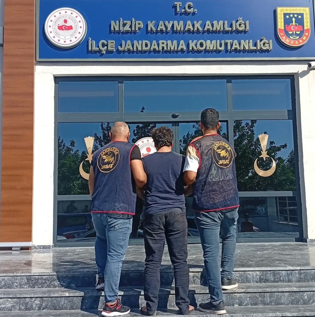 GAZİANTEP'TE HIRSIZLIK SUÇUNDAN 28 YIL KESİNLEŞMİŞ HAPİS CEZASIYLA ARANAN ŞAHIS, JANDARMA...