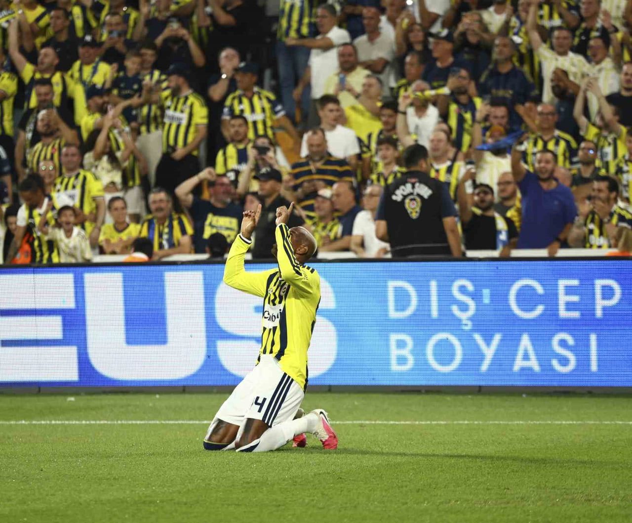 FENERBAHÇE’NİN BREZİLYALI FUTBOLCUSU ANDERSON TALİSCA, STURM GRAZ KARŞISINDA DA GOLÜNÜ ATTI VE BU...
