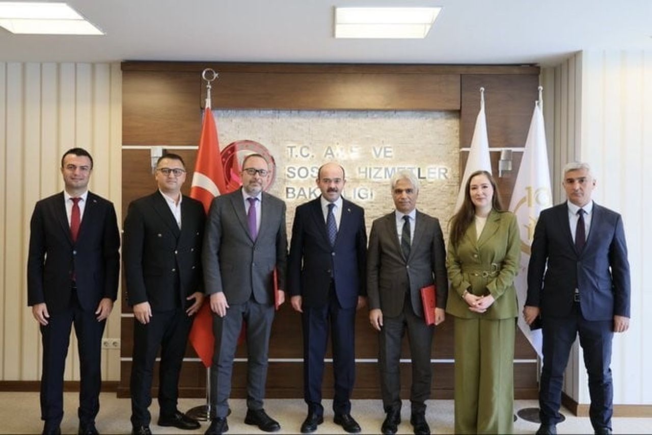 AİLE VE SOSYAL HİZMETLER BAKANI MAHİNUR ÖZDEMİR GÖKTAŞ, SOSYAL MEDYA HESABINDAN YAPTIĞI...