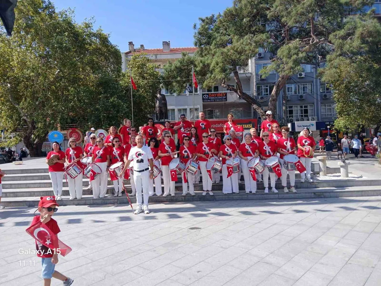 ÖZGÜR KANATLAR BANDOSU