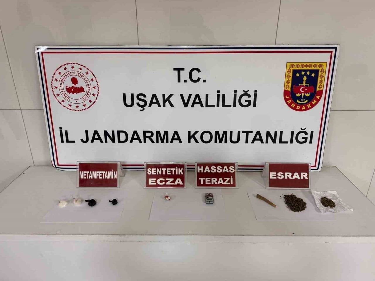 UŞAK’TA JANDARMA EKİPLERİNCE UYUŞTURUCU OPERASYONLARINDA GÖZALTINA ALINAN 6 ŞÜPHELİDEN 4’Ü...