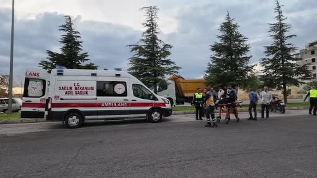 Niğde'de iki motosiklet kafa kafaya çarpıştı: 2 yaralı