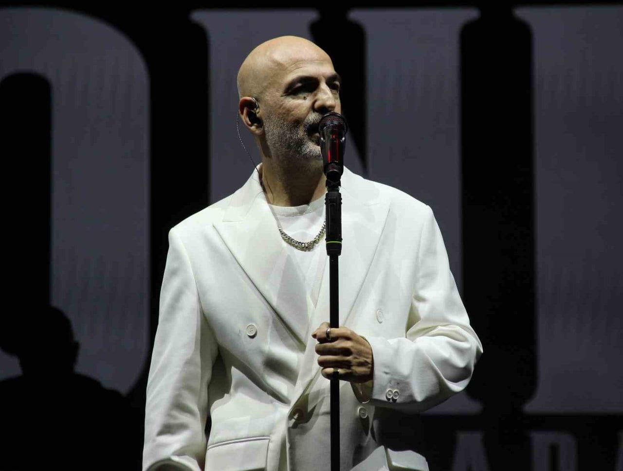 SONER SARIKABADAYI ÇORUM DA KONSER VERDİ.