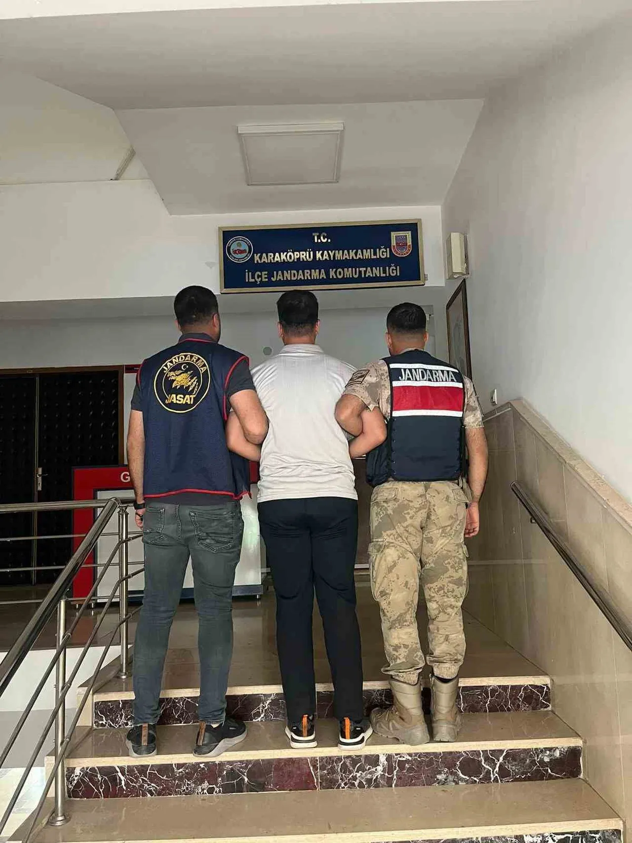 ŞANLIURFA'DA 6 YIL KESİNLEŞMİŞ HAPİS CEZASI BULUNAN HÜKÜMLÜ YAKALANDI