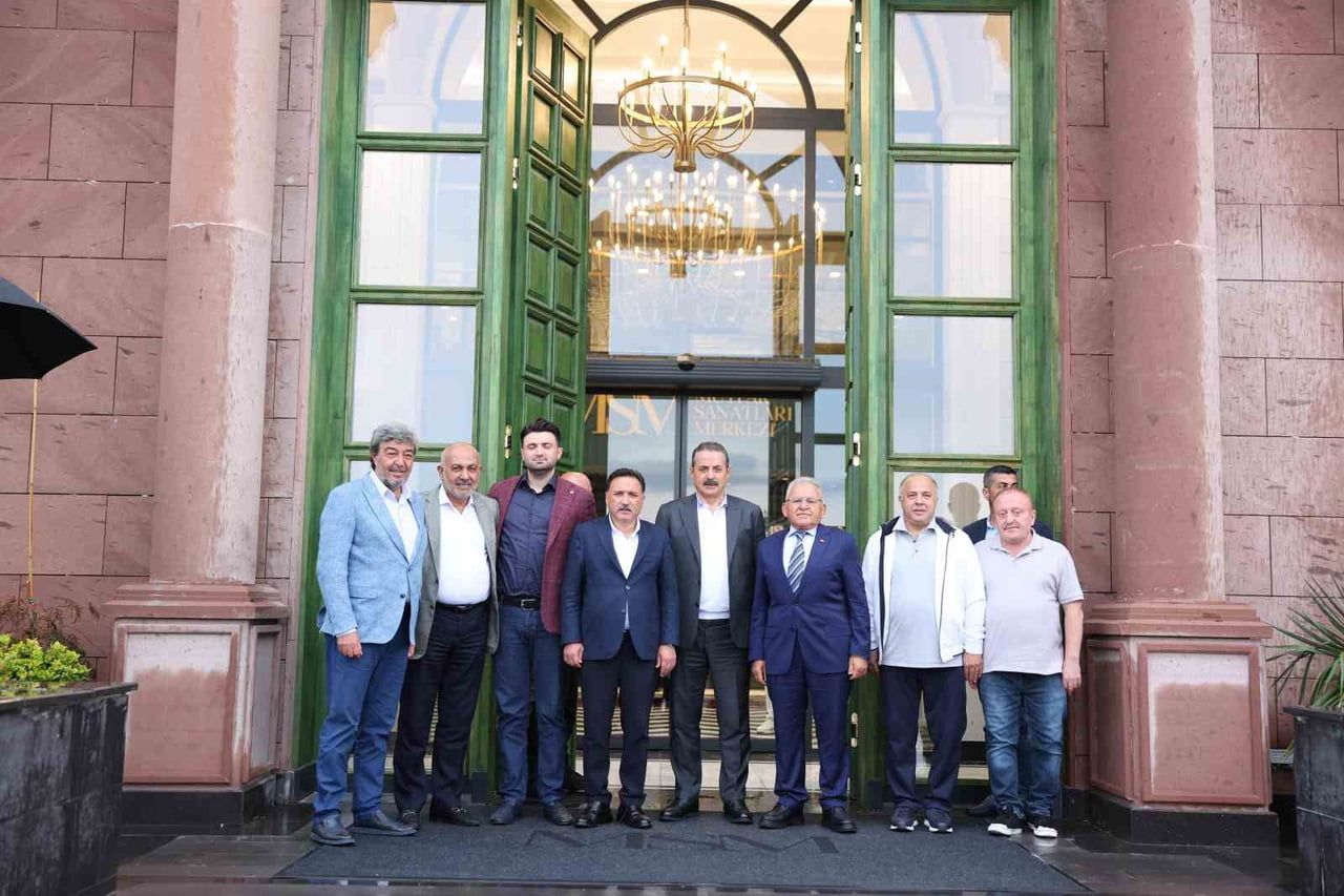 KAYSERİSPOR YÖNETİMİ, MAÇ ÖNCESİNDE BURSASPOR YÖNETİMİNİ AĞIRLADI.