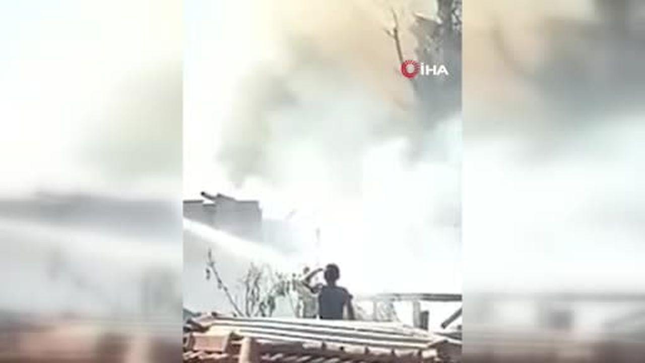 Piknik tüpleri bomba gibi patladı, iki gecekondu küle döndü