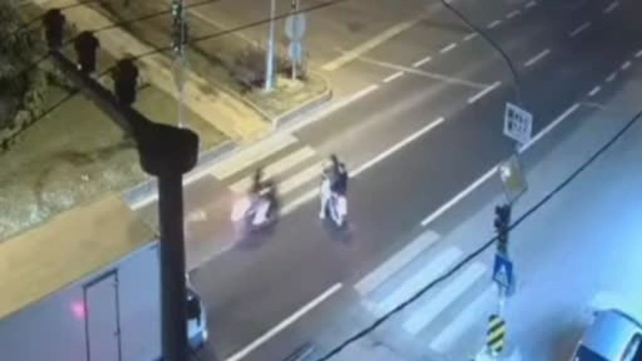Motosikletlerin çarpışma anı kamerada