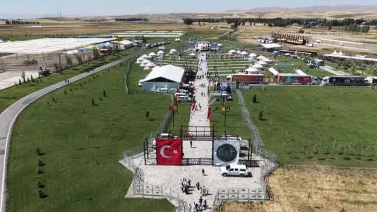 Malazgirt Zaferi'nin 955'inci yıl dönümü etkinlikleri ikinci gününde de coşkuyla devam etti
