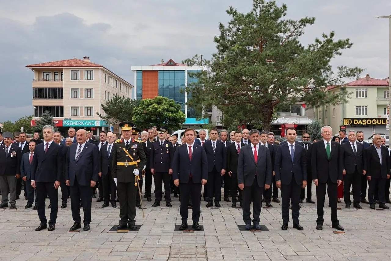 ERZİNCAN’DA 30 AĞUSTOS ZAFER BAYRAMI’NIN 104. YIL DÖNÜMÜ DOLAYISIYLA ATATÜRK ANITI’NA ÇELENK SUNMA...