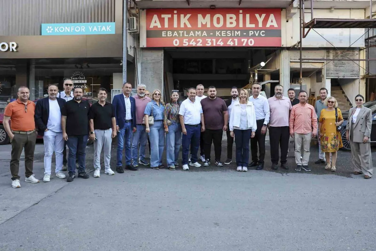 ATSO BAŞKAN ADAYI HATİCE ÖZ, EKİBİYLE BİRLİKTE ANTALYA ESKİ SANAYİ SİTESİ’NDE ESNAF VE TÜCCARLARLA...