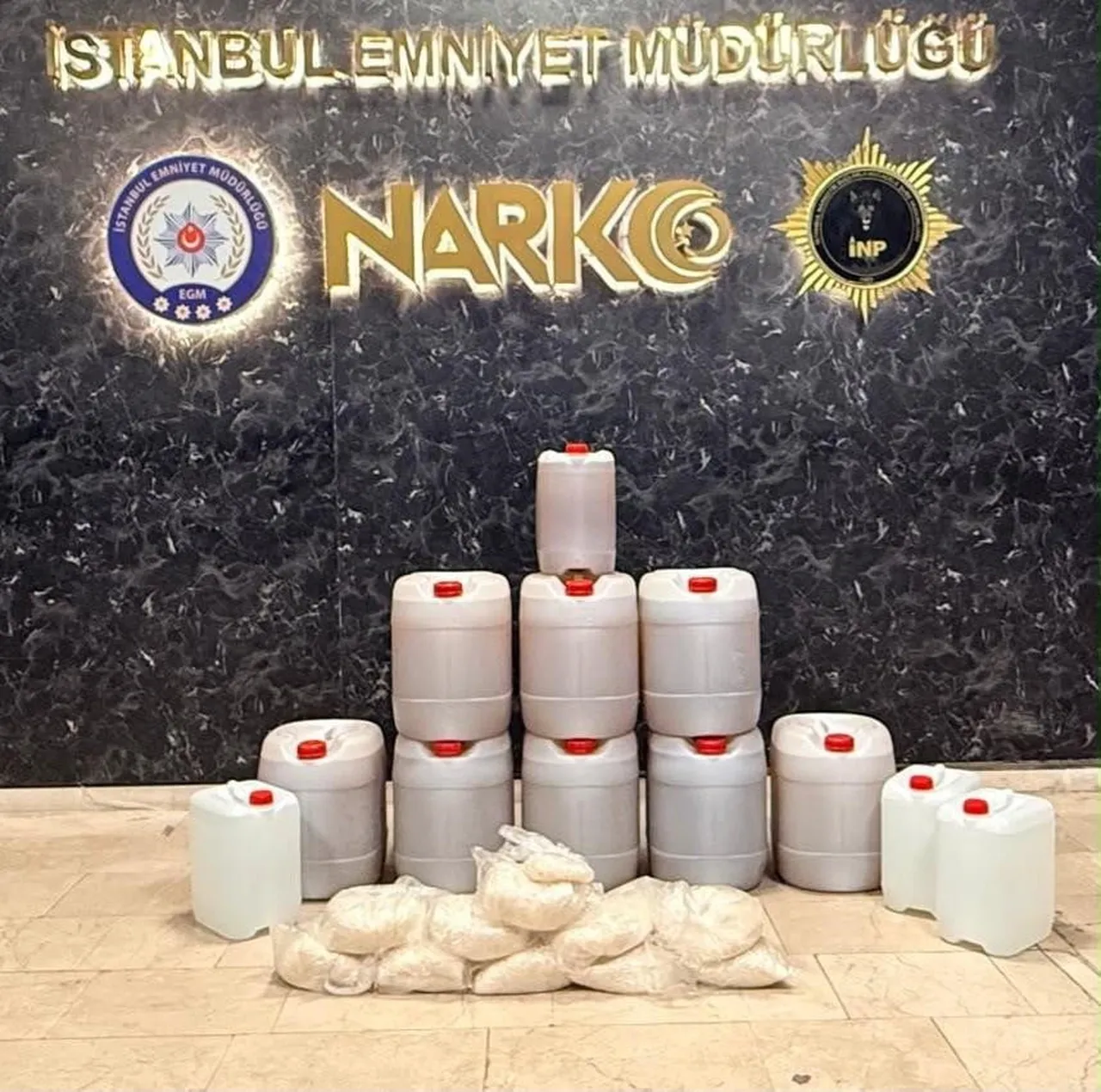 İSTANBUL’DA DÜZENLENEN 4 AYRI UYUŞTURUCU OPERASYONUNDA 8 ŞÜPHELİ YAKALANDI, YÜKLÜ MİKTARDA...