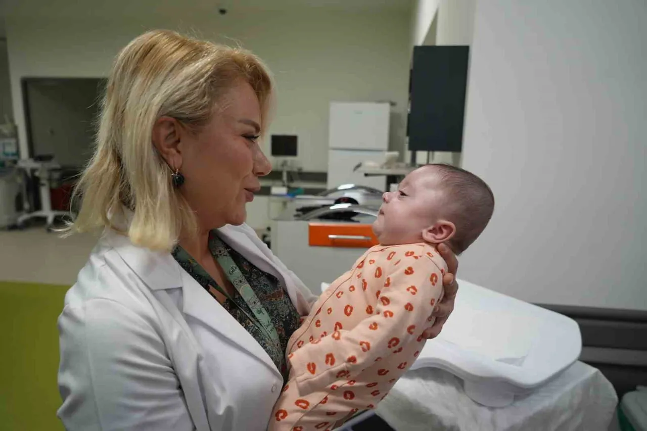 GEBELİĞİN 24. HAFTASINDA 720 GRAM AĞIRLIĞINDA DÜNYAYA GELEN BAHAR BEBEK, TEDAVİ SÜRECİNDE 600...