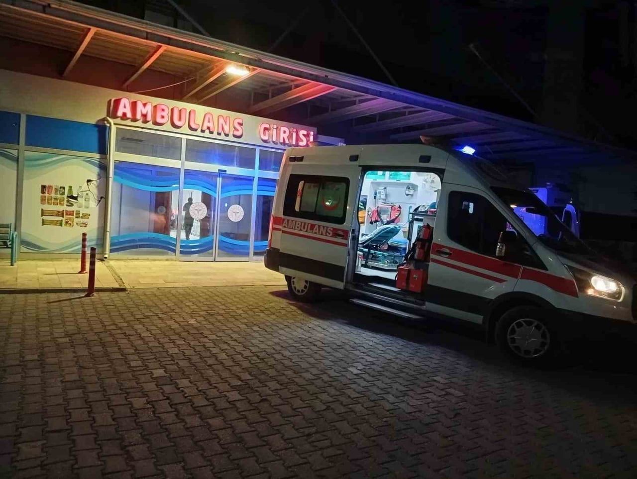 ADIYAMAN’IN GÖLBAŞI İLÇESİNDE HAFİF TİCARİ ARACIN ÇARPTIĞI YAYA AĞIR YARALANDI.