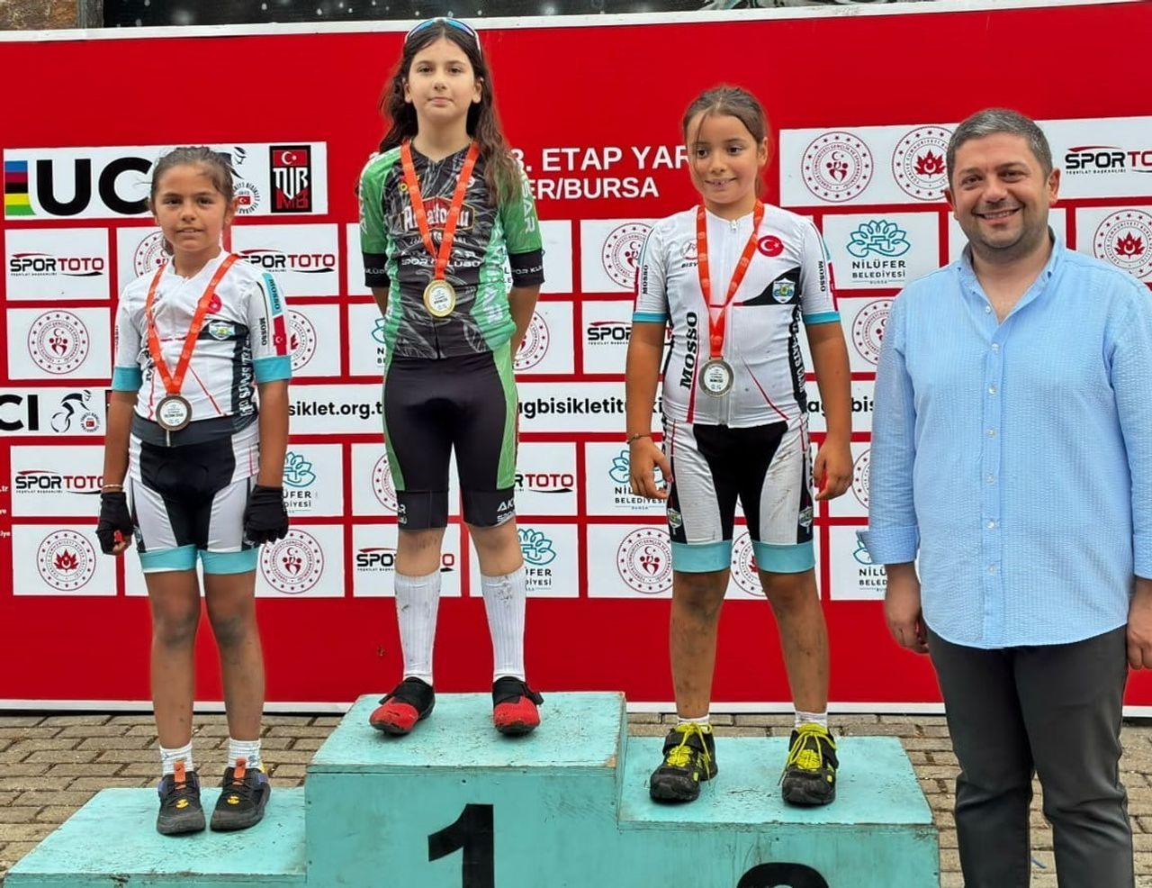 U11 KADINLAR KATEGORİSİNDE ZEYNEP ŞAHİN BİRİNCİLİK KÜRSÜSÜNE ÇIKARKEN, U13 KADINLAR KATEGORİSİNDE...