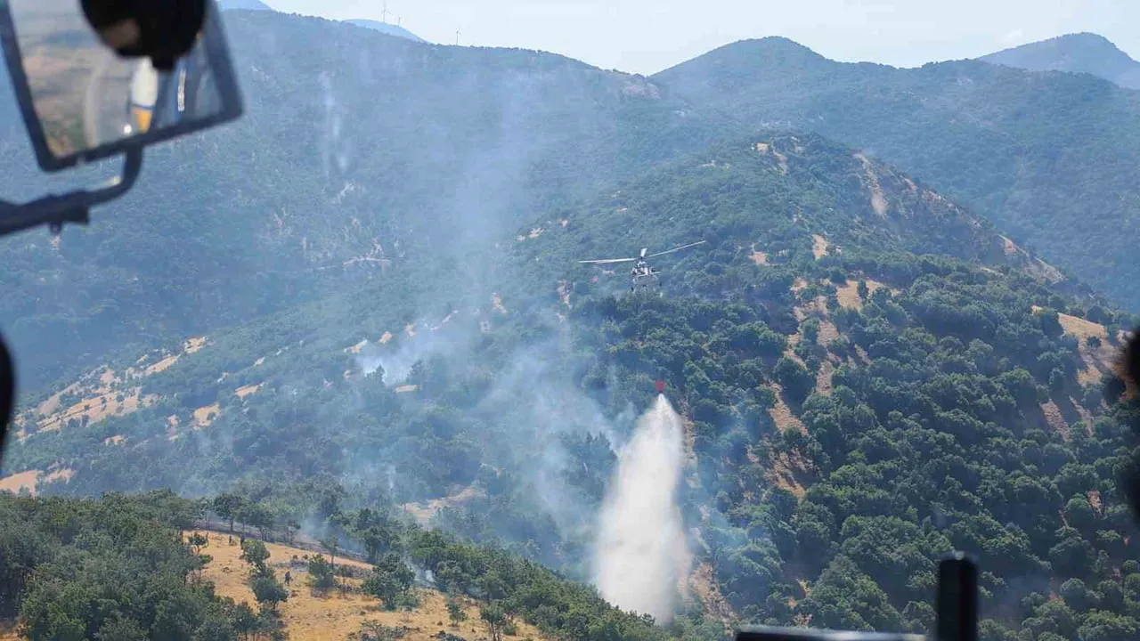 KAHRAMANMARAŞ’IN ANDIRIN VE TÜRKOĞLU İLÇELERİNDE ÇIKAN İKİ AYRI ORMAN YANGINI, EKİPLERİN HIZLI...