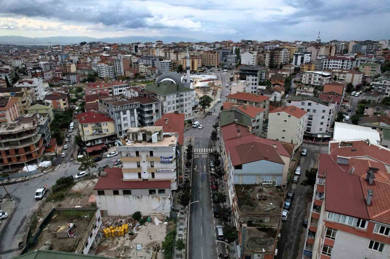 KOCAELİ BÜYÜKŞEHİR BELEDİYESİ, ÇAYIROVA İLÇESİNİN ÖNEMLİ ULAŞIM GÜZERGAHLARINDAN ADNAN KAHVECİ...