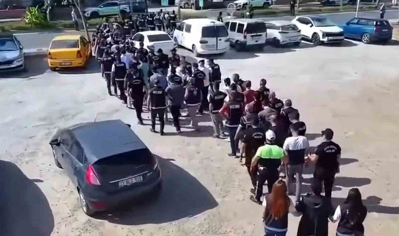 AYDIN'IN DİDİM İLÇESİ MERKEZLİ 10 İLDE DÜZENLENEN SAHTE SİTE OLUŞTURARAK VİZE BAŞVURUSUNDA BULUNAN...