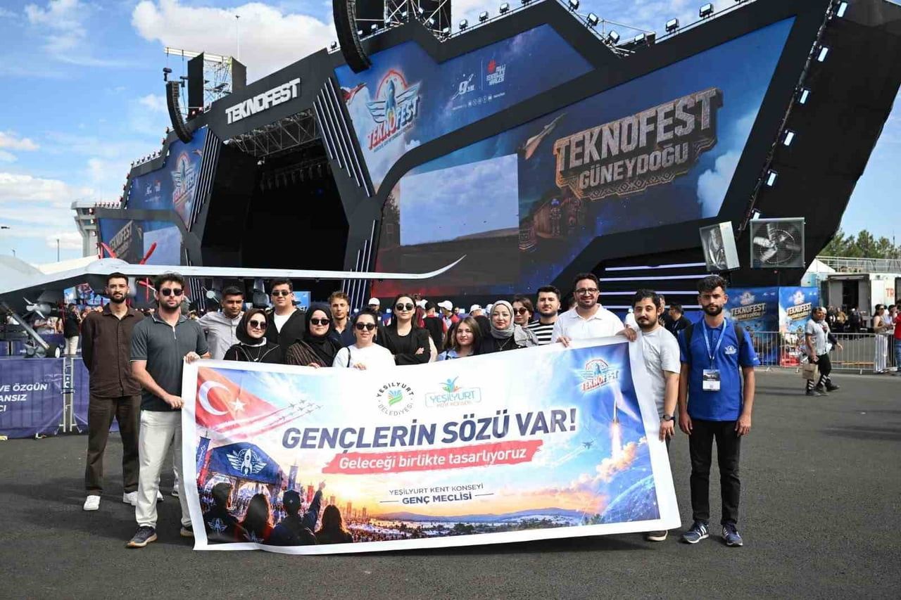 YEŞİLYURT BELEDİYESİ’NDEN GENÇLERE TEKNOFEST GEZİSİ