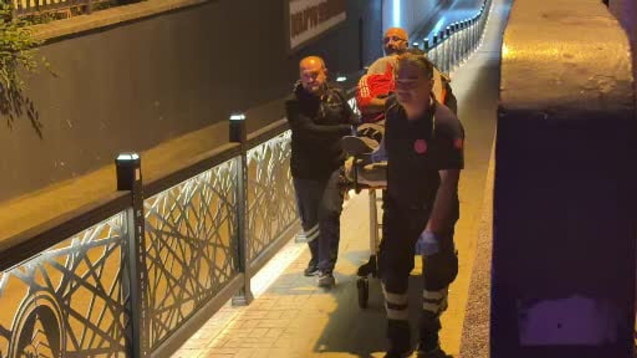 Bolu'da alkollü şahıs, ayağa kalkamayınca sedyeyle taşındı