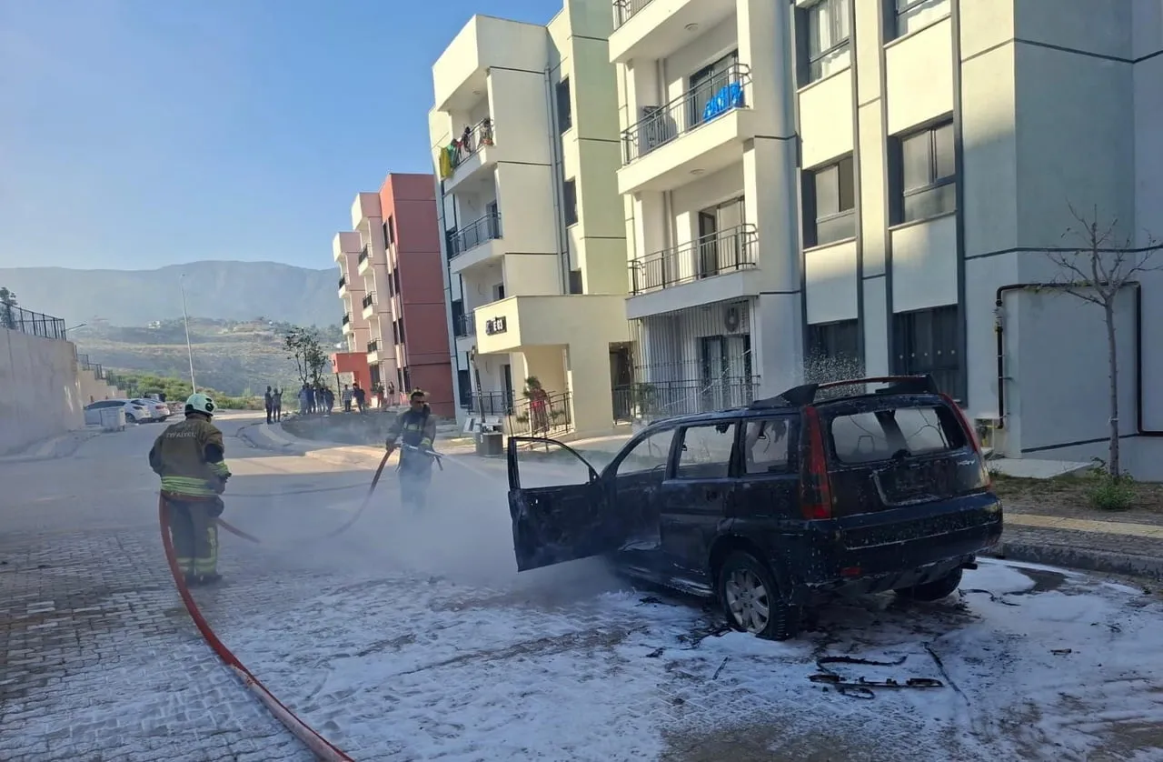İTFAİYE EKİPLERİNİN HIZLI MÜDAHALESİYLE SÖNDÜRÜLEN YANGINDA YARALANMA YA DA CAN KAYBI YAŞANMAZKEN...