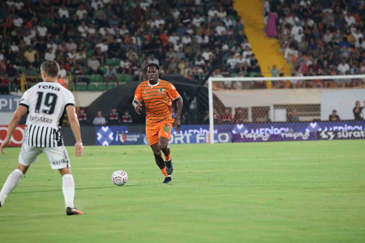 TRENDYOL SÜPER LİG’İN 2. HAFTA MAÇINDA CORENDON ALANYASPOR, SAHASINDA BEŞİKTAŞ İLE KARŞI KARŞIYA...