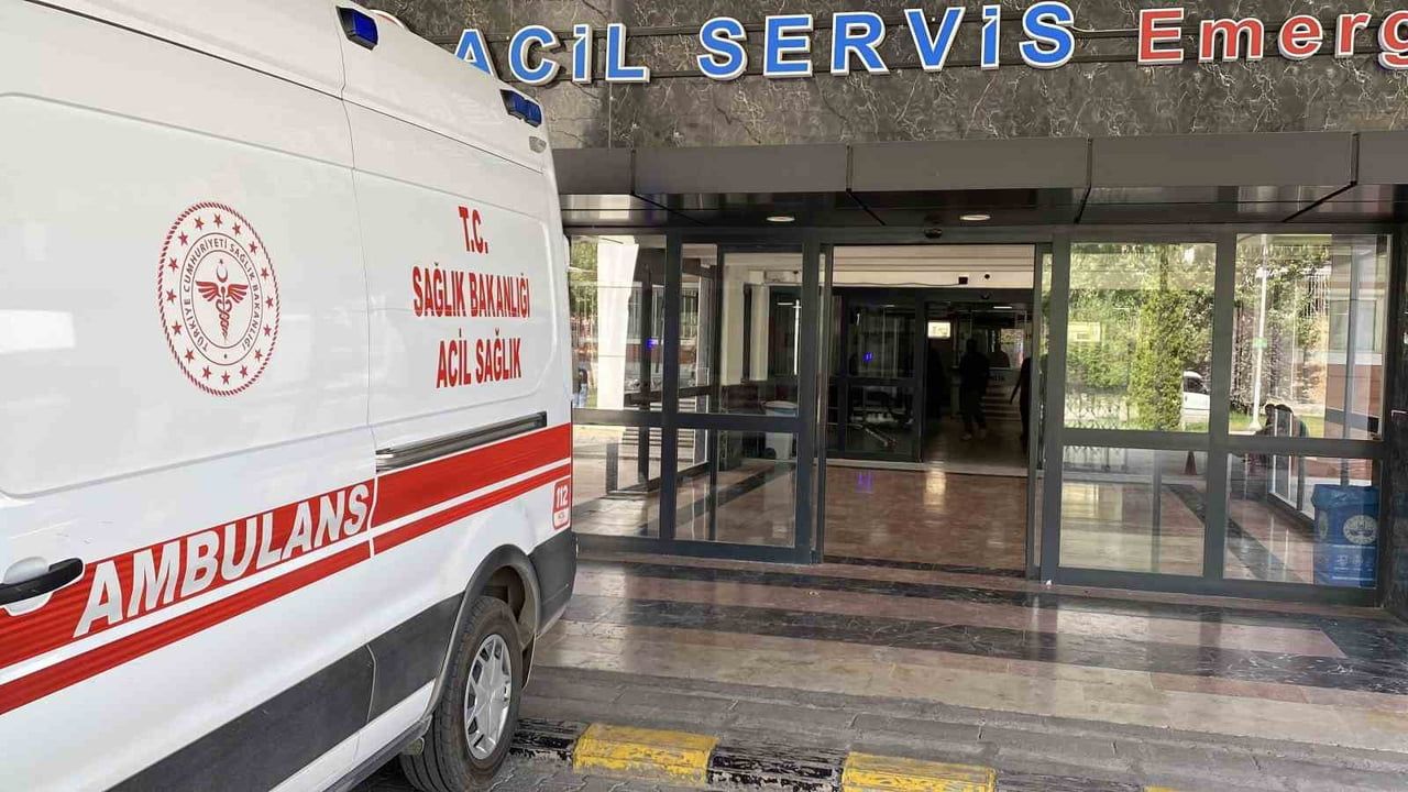 ELAZIĞ’DA ÜSTÜNE ÇORBA DÖKÜLEREK YARALANAN 7 AYLIK BEBEK, HASTANEYE KALDIRILARAK TEDAVİ ALTINA...