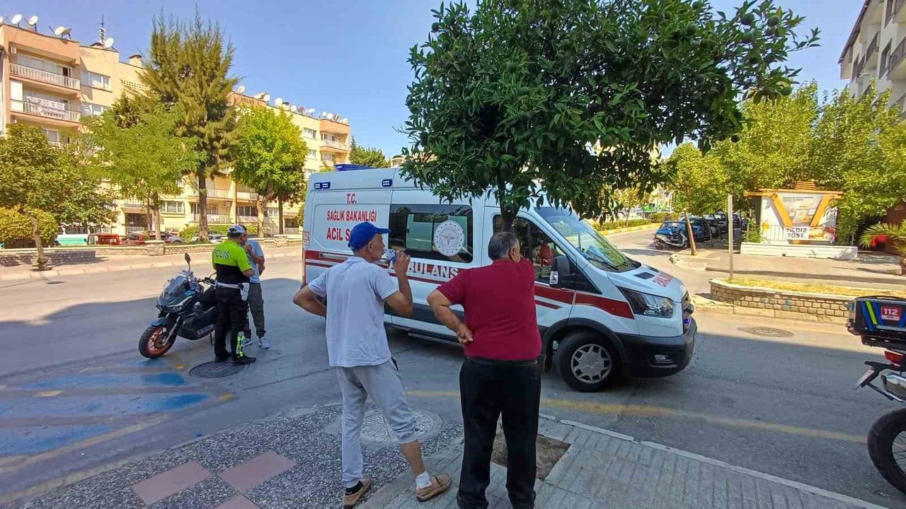 AYDIN'IN EFELER İLÇESİNDE İKİ MOTOSİKLETİN KAFAYA KAFAYA ÇARPIŞMASI SONUCU MEYDANA GELEN KAZADA 2...