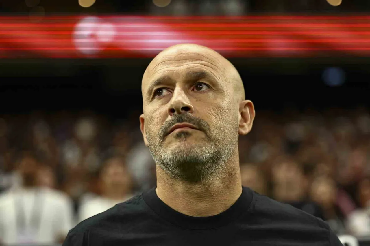BEŞİKTAŞ TEKNİK DİREKTÖRÜ VİNCENZO ITALİANO, EYÜPSPOR KARŞISINA UEFA AVRUPA LİGİ 3. ELEME...