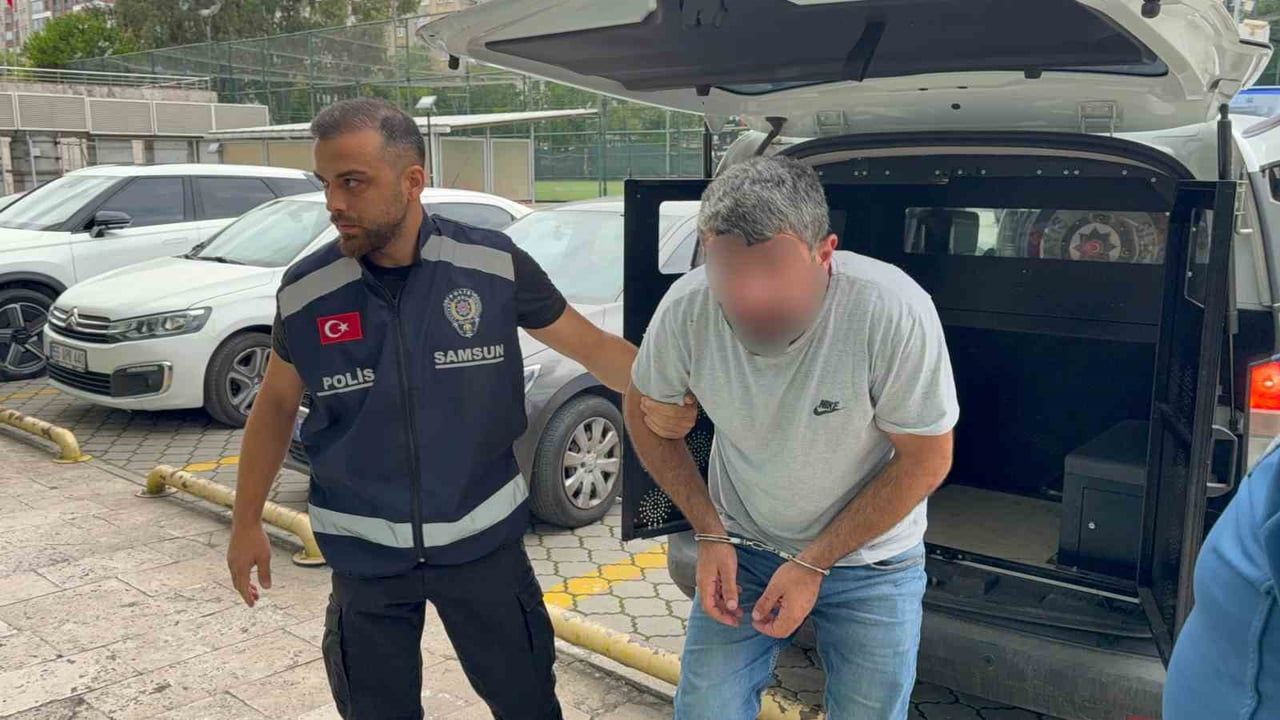 AĞABEYİNİ BIÇAKLAYARAK YARALADIĞI İDDİA EDİLEN H.Ç., GÖZALTINA ALINDIKTAN SONRA ADLİYEYE SEVK...