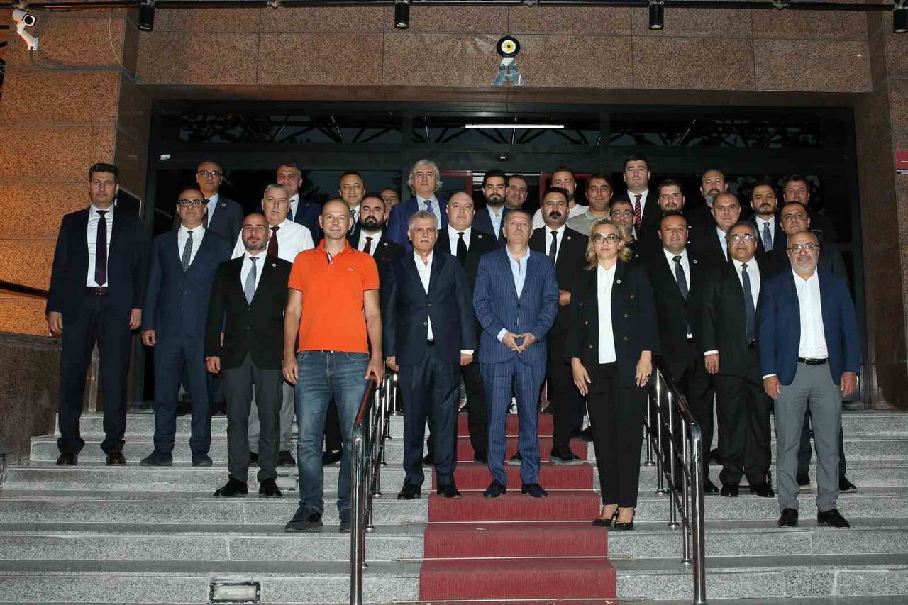 GENÇLERBİRLİĞİ’NDE GERÇEKLEŞTİRİLEN OLAĞANÜSTÜ SEÇİMLİ GENEL KURULUN ARDINDAN YÖNETİM GÖREVLERİ...