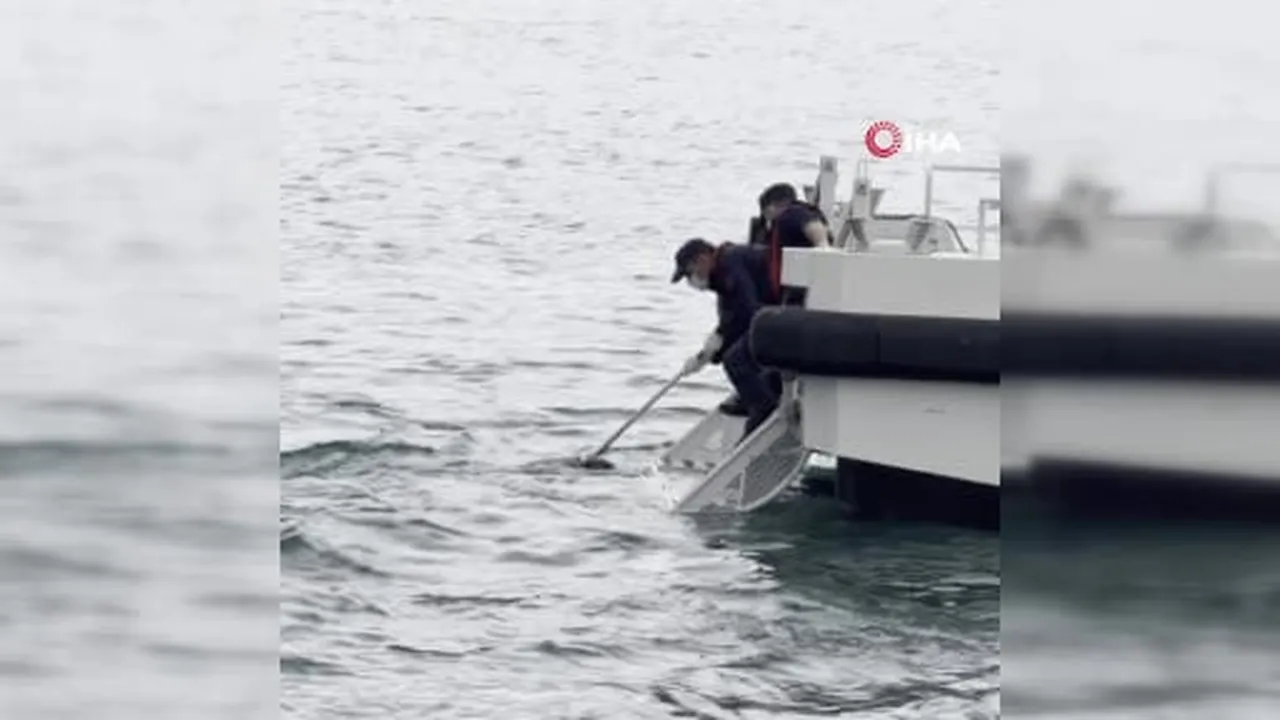 İstanbul Boğazı’nda balık tutmaya giden öğretmenler erkek cesedi buldu