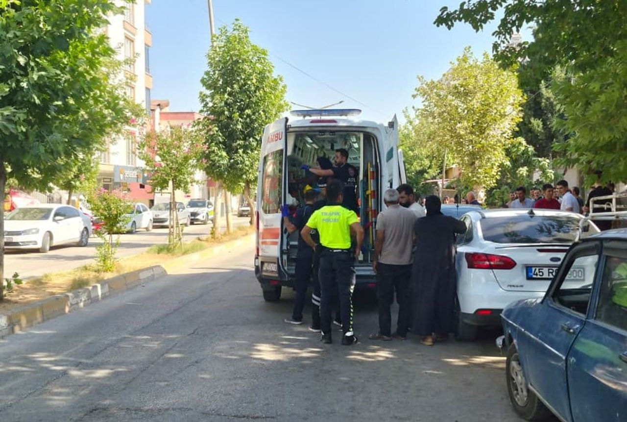 ADIYAMAN'DA OTOMOBİLİN ÇARPTIĞI KÜÇÜK ÇOCUK YARALANDI.
