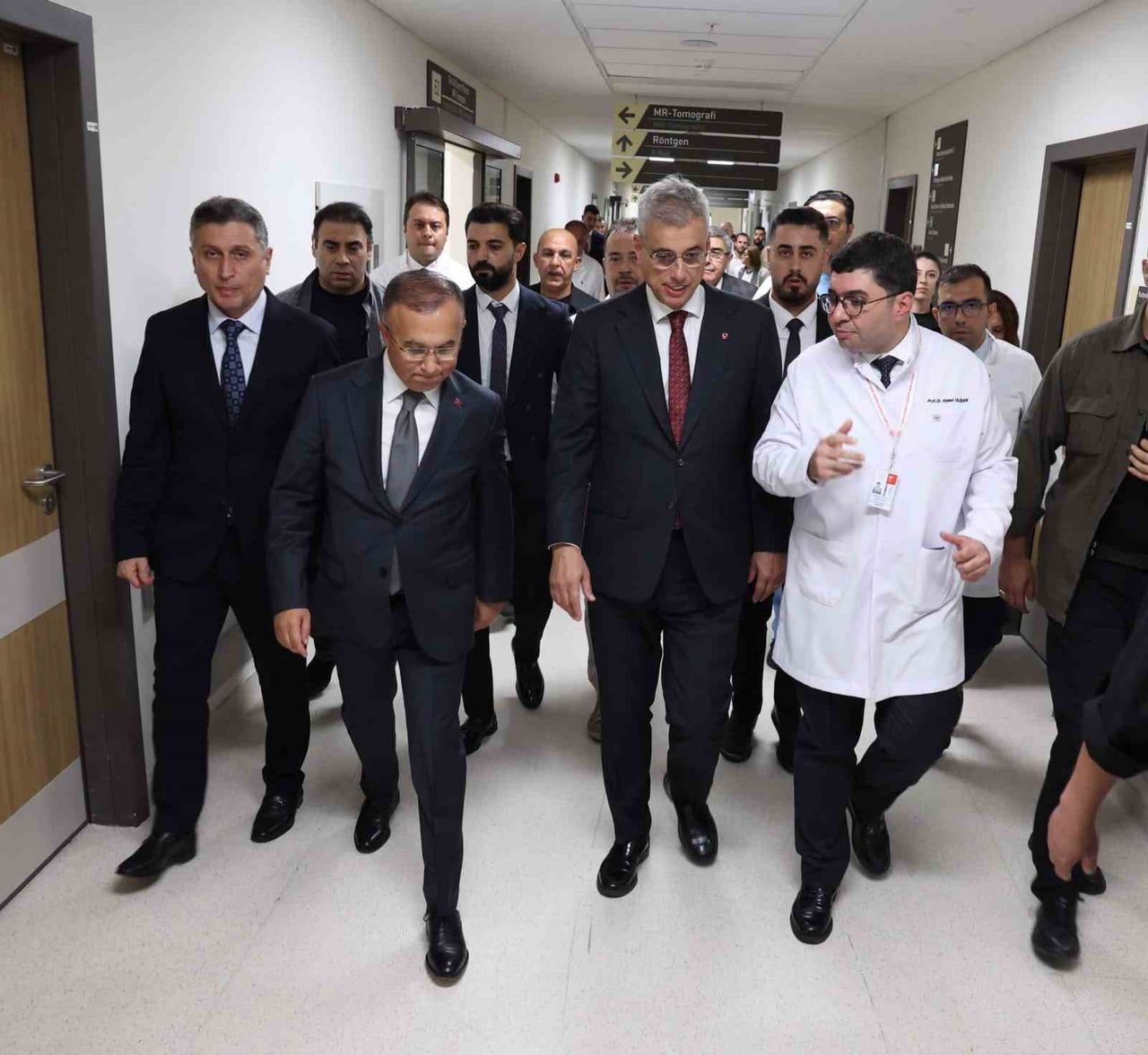 SAĞLIK BAKANI KEMAL MEMİŞOĞLU, UĞRADIĞI BIÇAKLI SALDIRIDA AĞIR YARALANAN YENİ PARTİ GAZİANTEP...