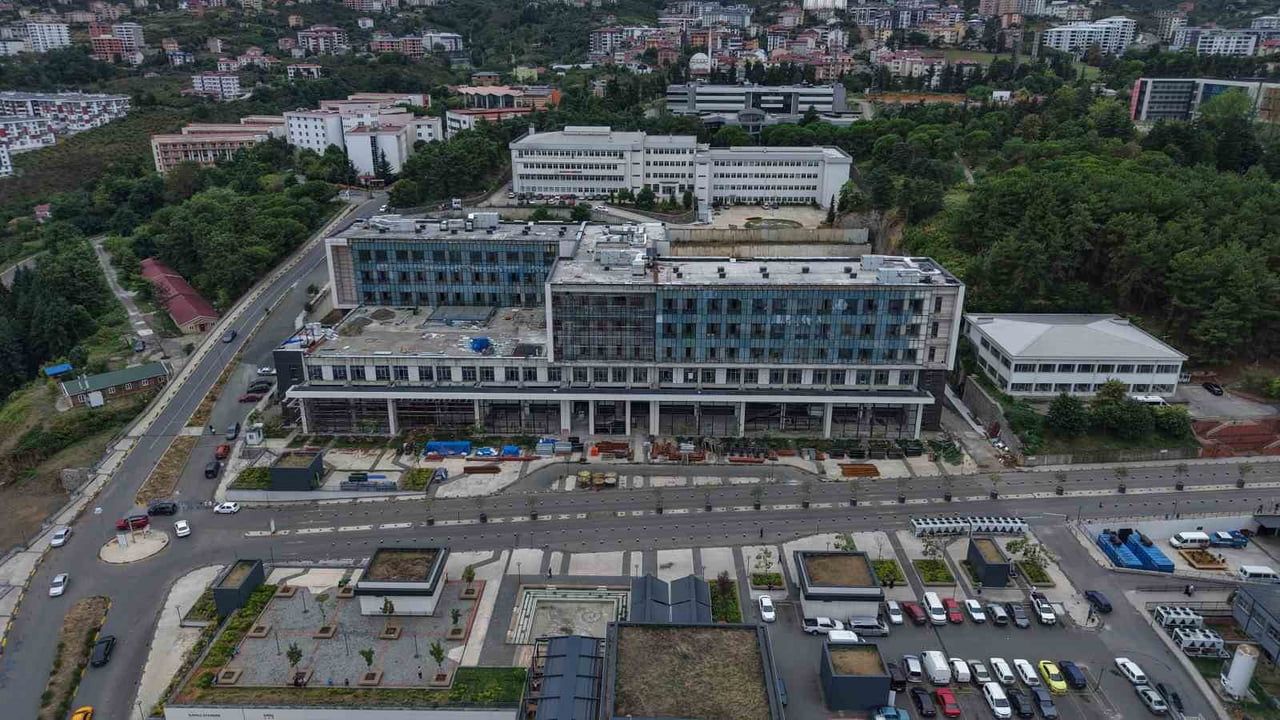 TRABZON'DA YAPIMI 2016 YILINDAN BU YANA DEVAM EDEN ÇOCUK HASTANESİ'NİN İNŞAATINDA YÜZDE 95...