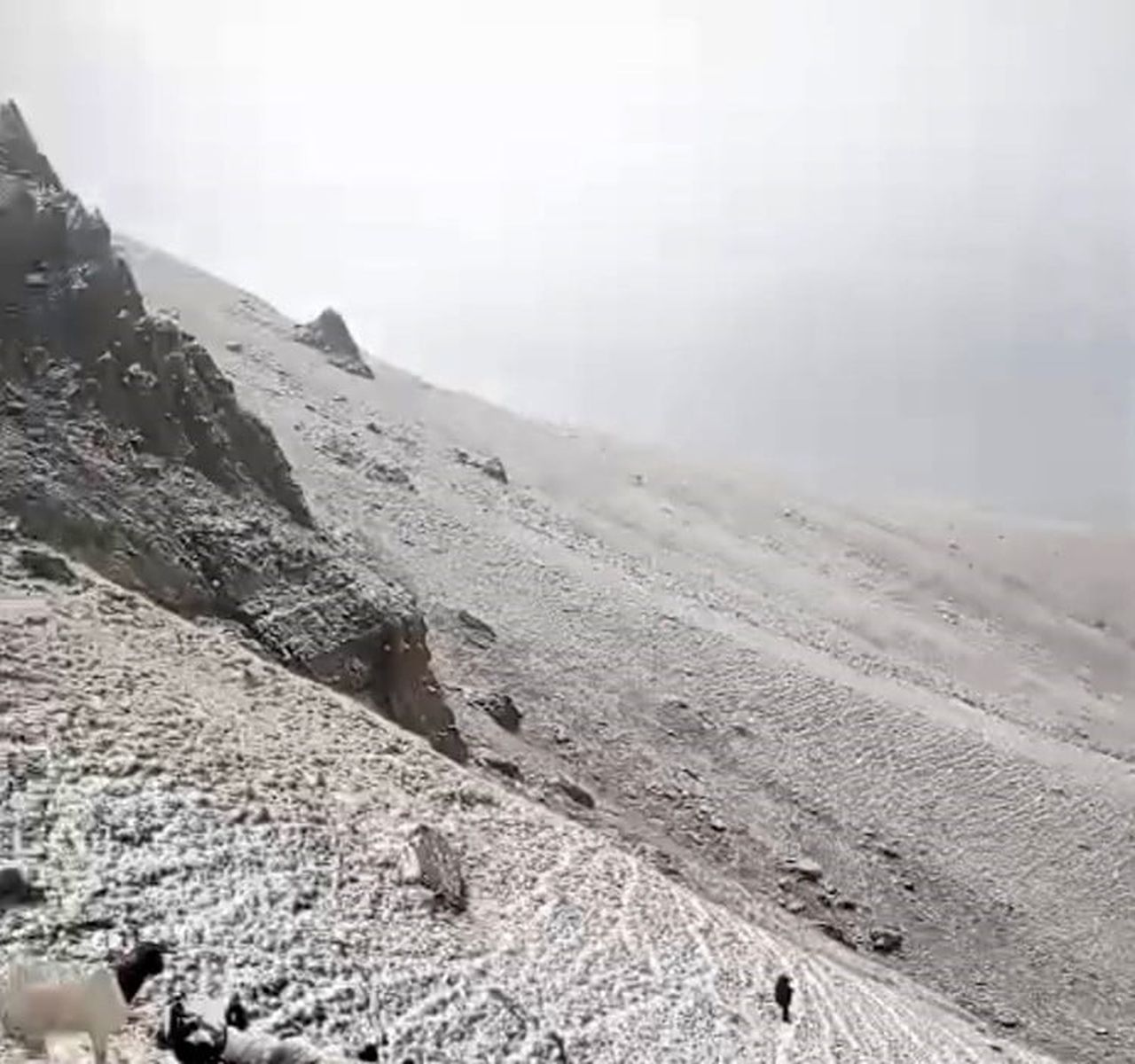 ERZURUM’UN KARAYAZI İLÇESİNDE HAVA SICAKLIKLARININ DÜŞMESİYLE BİRLİKTE, 3 BİN 63 METRE RAKIMLI...