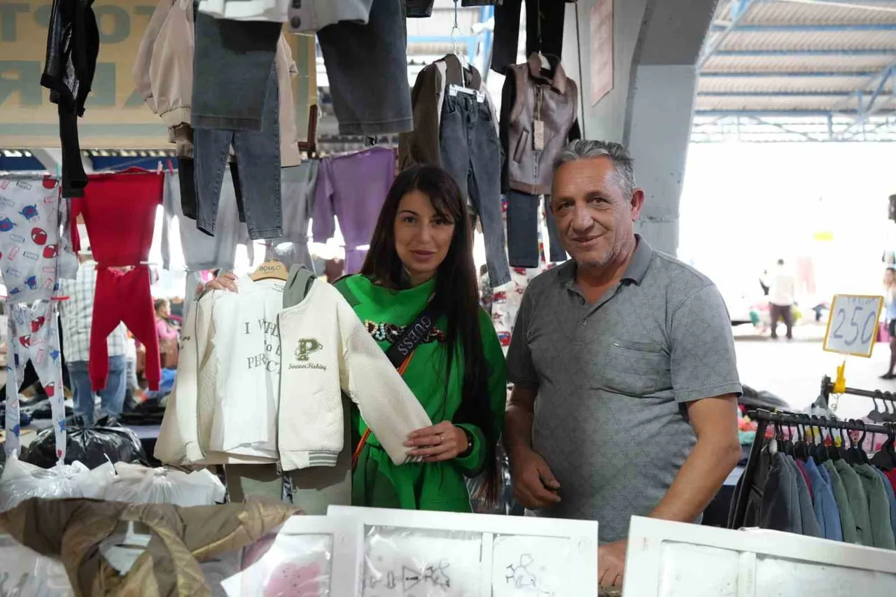 EDİRNE'DE BALKAN PAZARI, YERLİ VATANDAŞLARIN YANI SIRA BULGARİSTAN'DAN GELEN TURİSTLERİN YOĞUN...