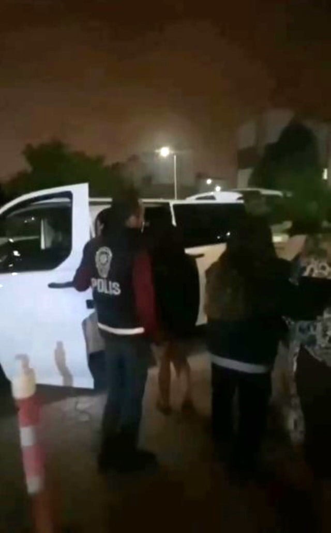 KONYA'DA POLİS EKİPLERİNİN DÜZENLEDİĞİ FUHUŞ OPERASYONUNDA, FUHUŞA ARACILIK ETTİĞİ TESPİT EDİLEN 3...