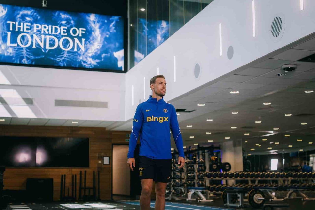 PREMİER LİG EKİPLERİNDEN CHELSEA, SON OLARAK BRENTFORD FORMASI GİYEN JORDAN HENDERSON'I KADROSUNA...