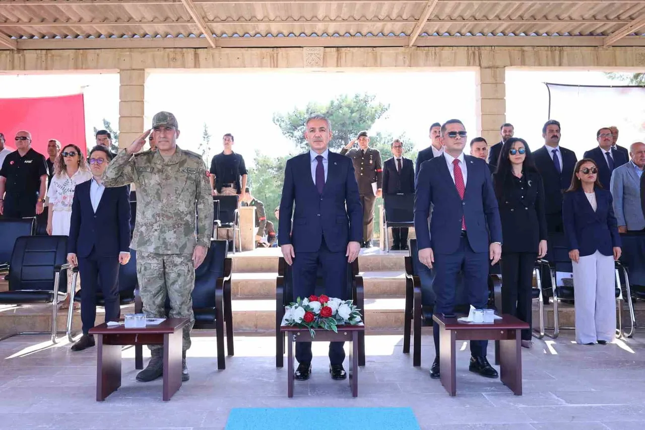 MARDİN 70’İNCİ MEKANİZE PİYADE TUGAY KOMUTANLIĞINDA, KOMUTA VE SANCAK DEVİR TESLİM TÖRENİ...