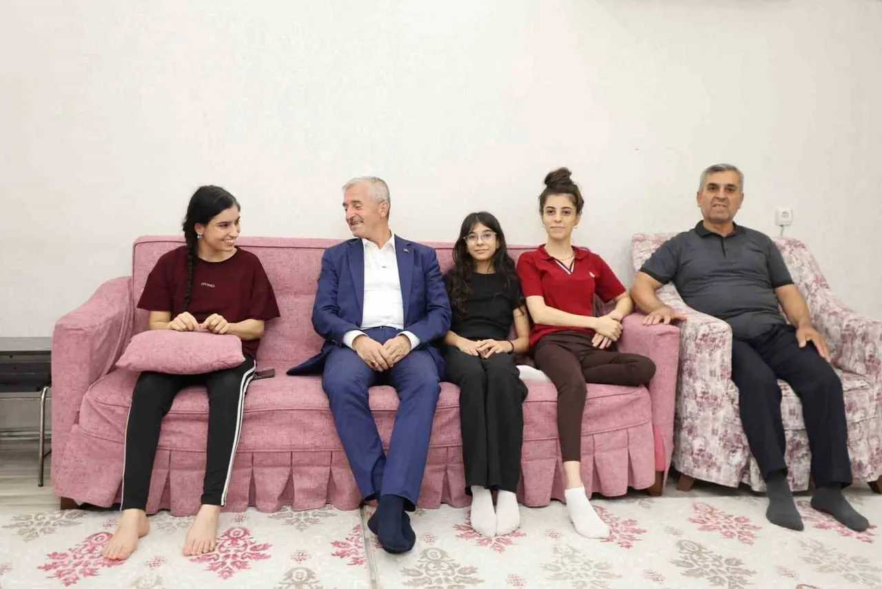 MEHMET TAHMAZOĞLU’NDAN VATANDAŞLARA EV ZİYARETİ