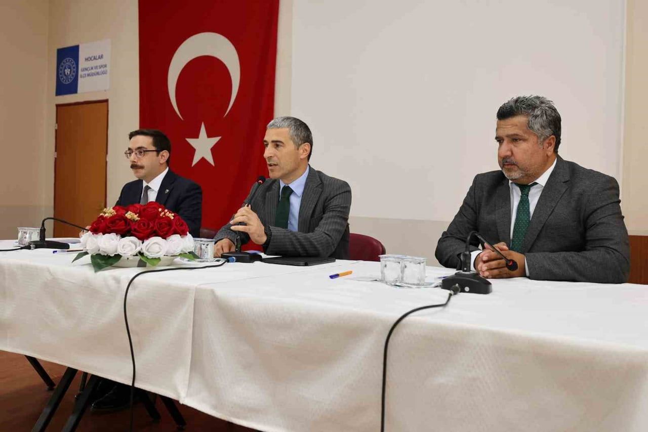 AFYONKARAHİSAR VALİSİ DR. NACİ AKTAŞ (ORTADA) YAZ AYLARINDA YAŞANAN ORMAN YANGINLARINA DİKKAT...