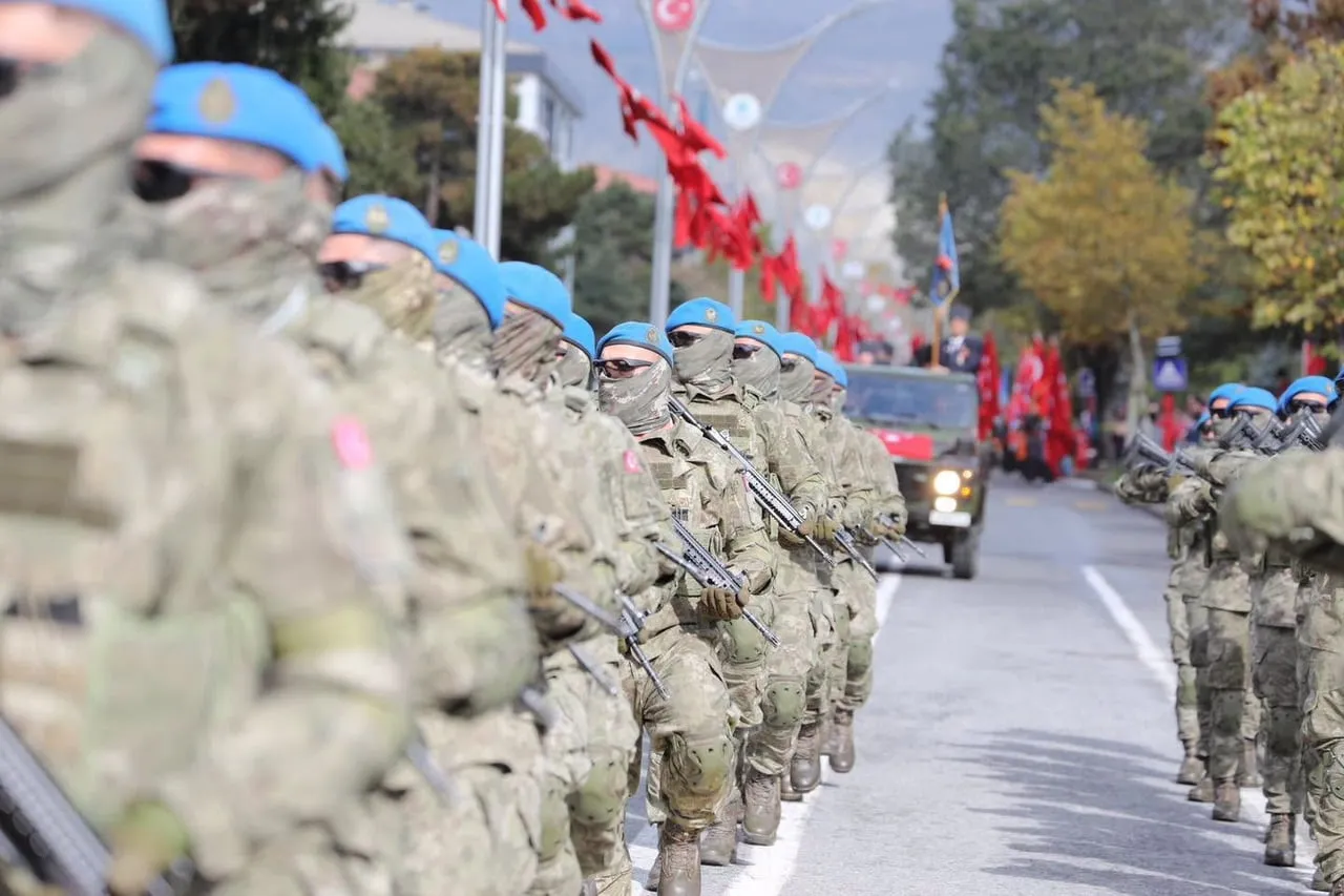 ERZİNCAN'DA 29 EKİM CUMHURİYET BAYRAMI DOLAYISIYLA ORDU CADDESİ'NDE KUTLAMA PROGRAMI...
