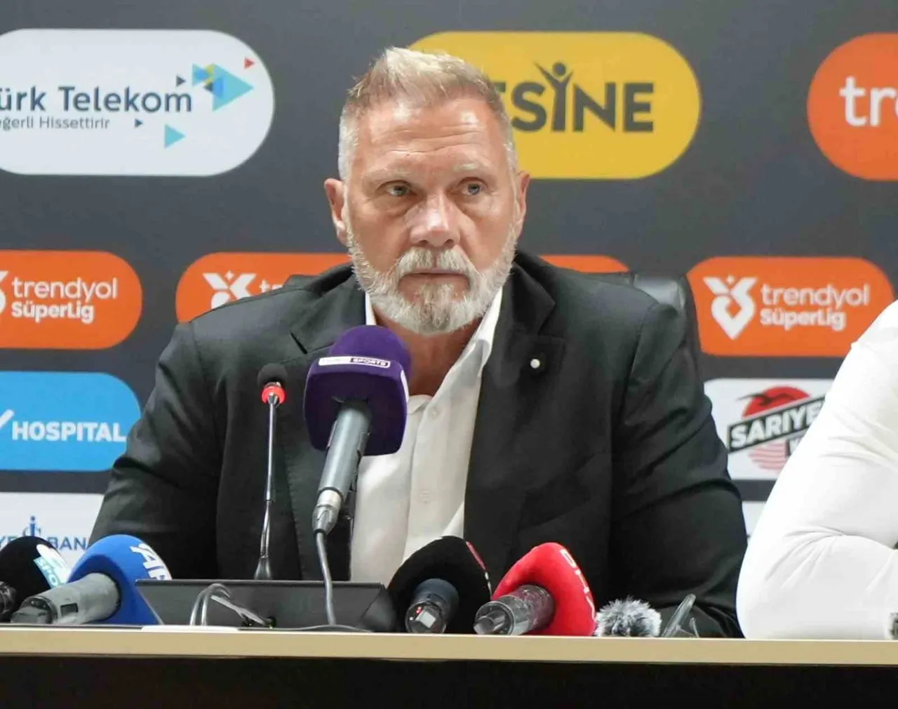 SAMSUNSPOR TEKNİK DİREKTÖRÜ THORSTEN FİNK, FENRBAHÇE’NİN DOĞRU DAKİKALARDA GOLLER BULARAK RAHAT...