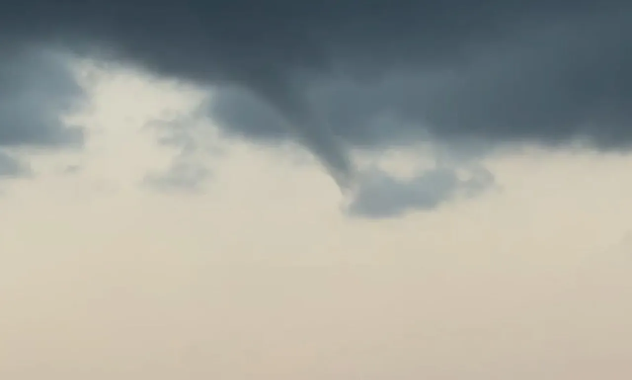 METEOROLOJİ 4. BÖLGE MÜDÜRLÜĞÜNÜN SAĞANAK YAĞIŞ UYARISINDA BULUNDUĞU ALANYA’DA FIRTINA ETKİLİ...