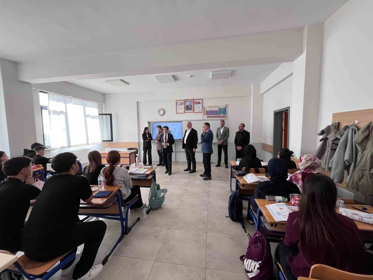 ÇİLİMLİ KAYMAKAMI AHMET ALİ ALTINTAŞ, BELEDİYE BAŞKANI YILMAZ YILDIZ İLE BİRLİKTE ÇİLİMLİ ANADOLU...