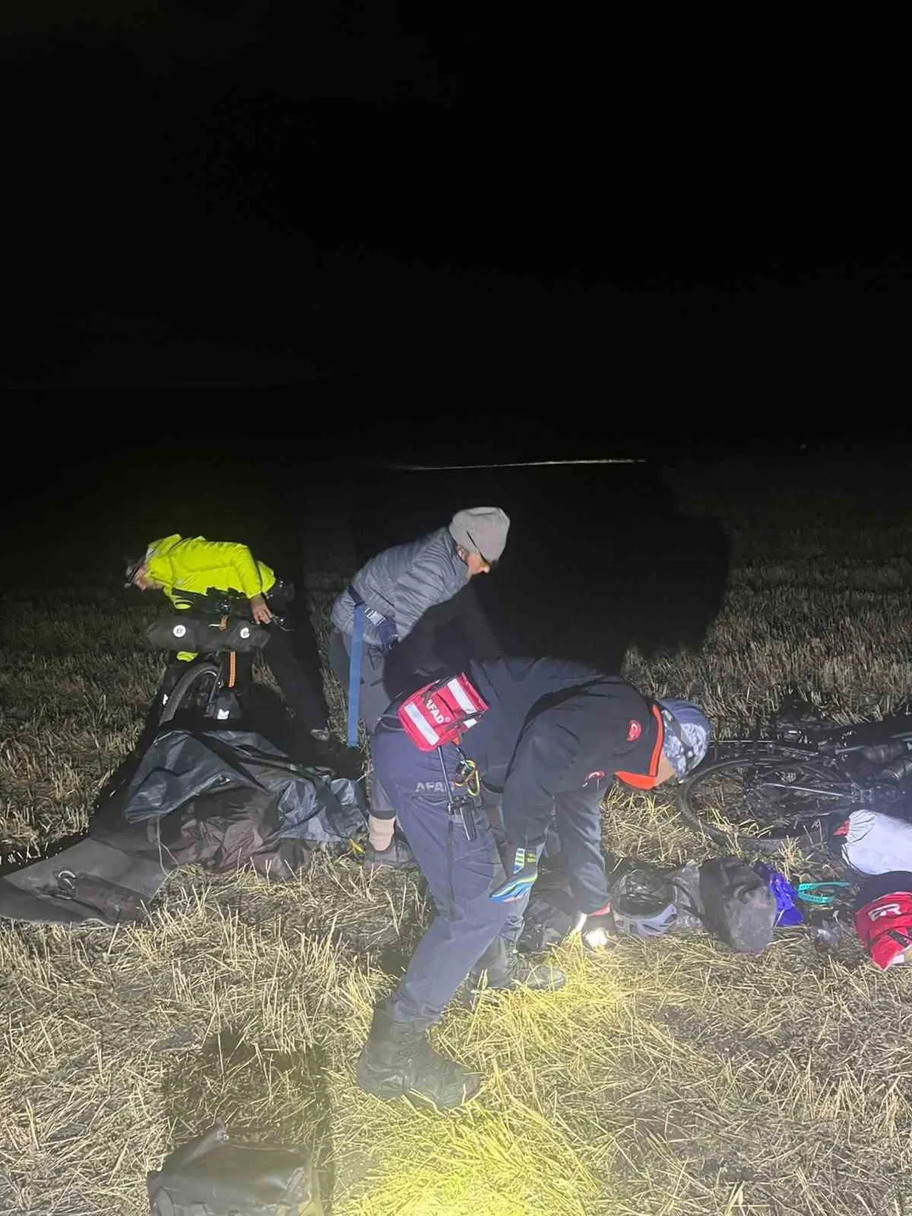 KARS’TA MAHSUR KALAN 2 YABANCI TURİST EKİPLERİN NEFES KESEN OPERASYONUYLA KURTARILDI