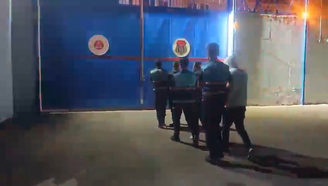 NEVŞEHİR’DE JANDARMA EKİPLERİNCE DÜZENLENEN UYUŞTURUCU OPERASYONUNDA GÖZALTINA ALINAN 3 ŞÜPHELİ...