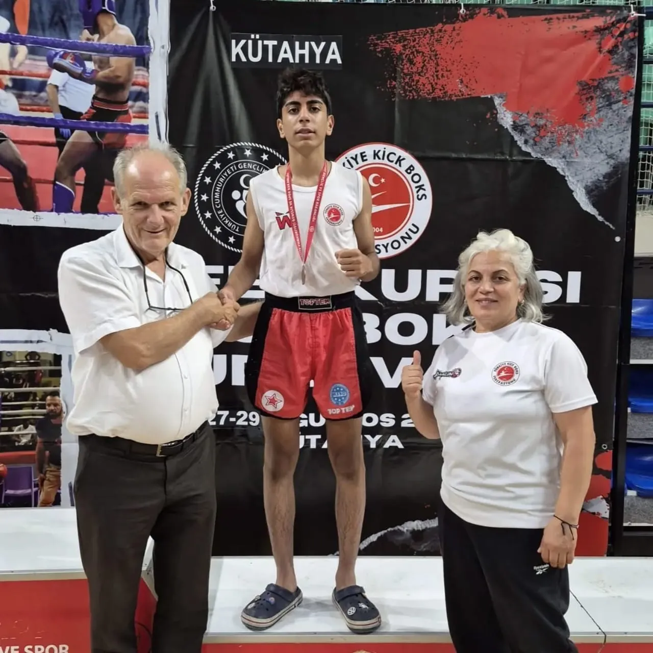 BURDUR GENÇLİK SPOR KULÜBÜ KİCK BOKS SPORCULARI, KÜTAHYA’DA DÜZENLENEN GELENEKSEL 18. İLLER ARASI...