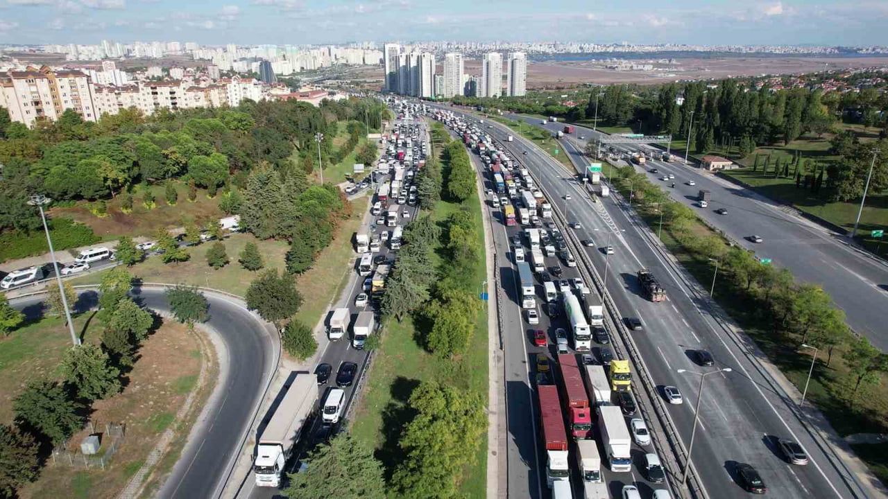 BÖLGEDE YOĞUN TRAFİK OLUŞTU