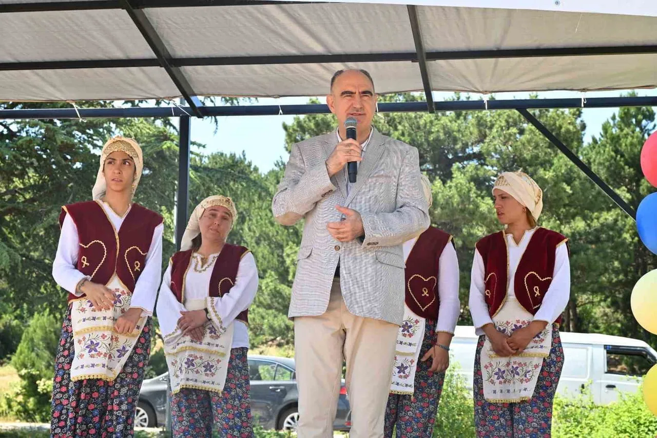 30 HAZİRAN KORUYUCU AİLE GÜNÜ KAPSAMINDA MANİSA'DA DÜZENLENEN ETKİNLİKTE 180 KORUYUCU AİLE İLE...